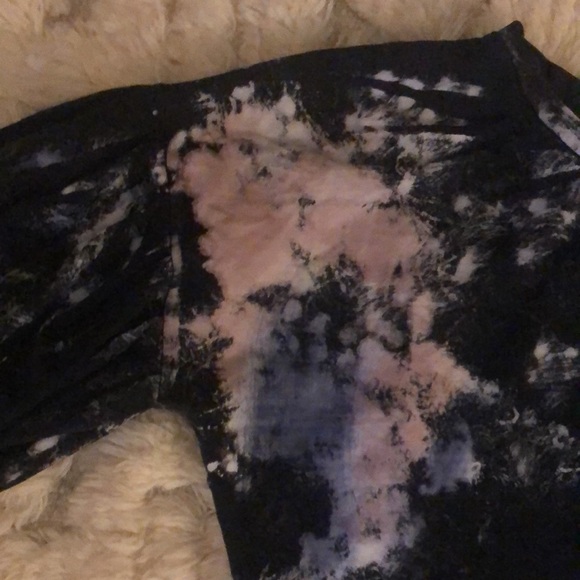 Free People black sweatshirt with billowy pleated sleeves and pink bleach effect - Picture 8 of 16